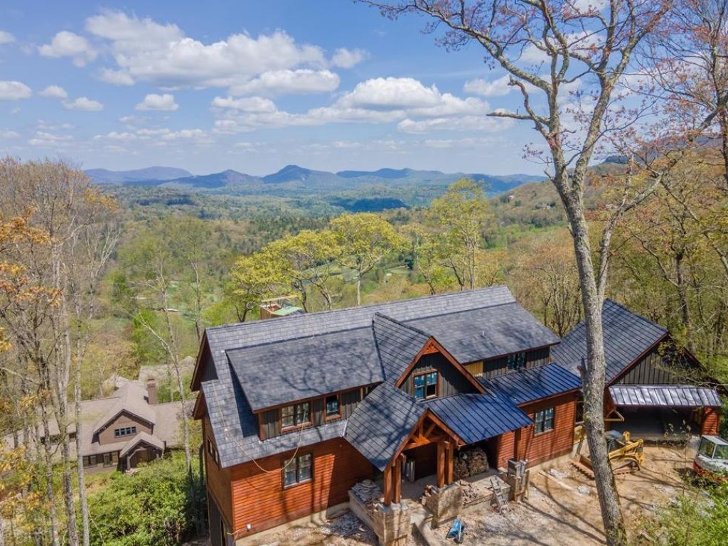 Highlands, North Carolina 28741, 5 Bedrooms Bedrooms, ,5.5 BathroomsBathrooms,Residential,For Sale,3636