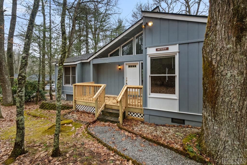 Highlands, North Carolina 28741, 3 Bedrooms Bedrooms, ,2 BathroomsBathrooms,Residential,For Sale,5981