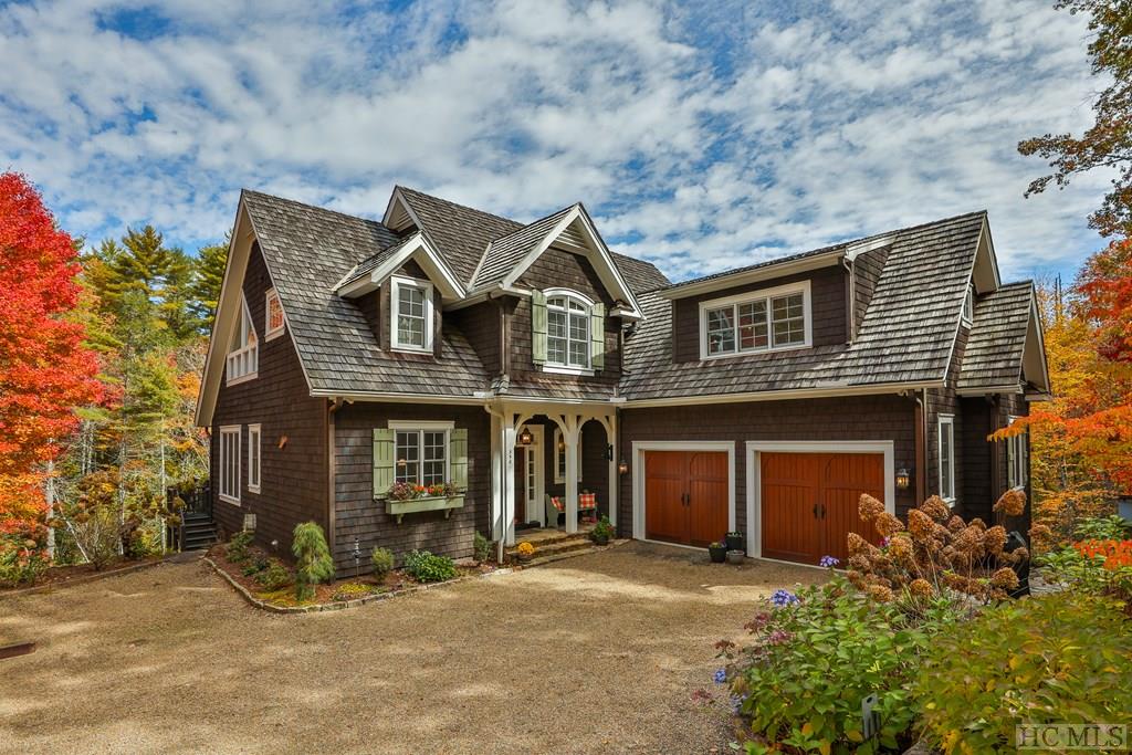 Sapphire, North Carolina 28774, 3 Bedrooms Bedrooms, ,3.5 BathroomsBathrooms,Residential,For Sale,7767