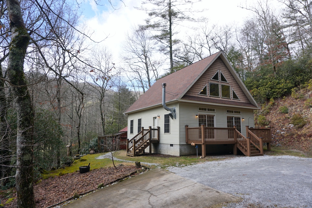 Highlands, North Carolina 28741, 2 Bedrooms Bedrooms, ,1 BathroomBathrooms,Residential,For Sale,8196