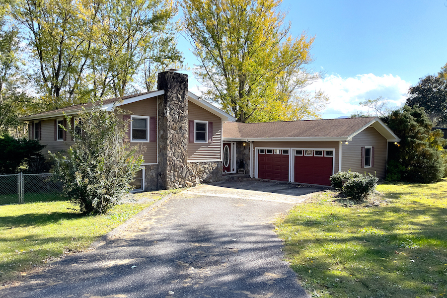 Bryson City, North Carolina 28713, 5 Bedrooms Bedrooms, ,3 BathroomsBathrooms,Residential,For Sale,8700