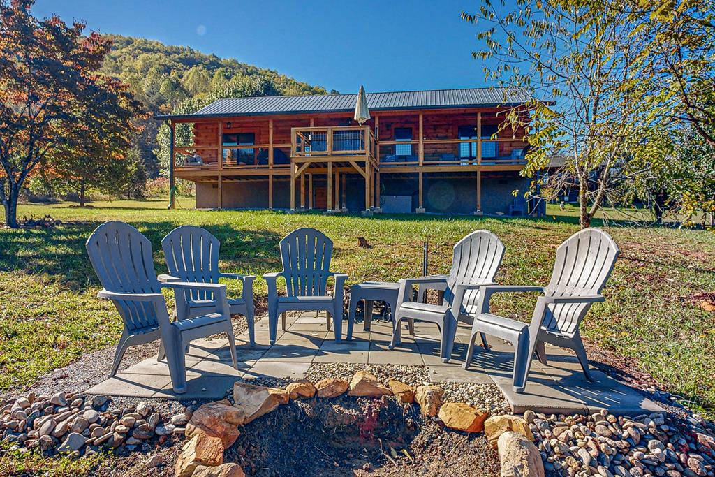 Whittier, North Carolina 28789, 2 Bedrooms Bedrooms, ,3 BathroomsBathrooms,Residential,For Sale,8990