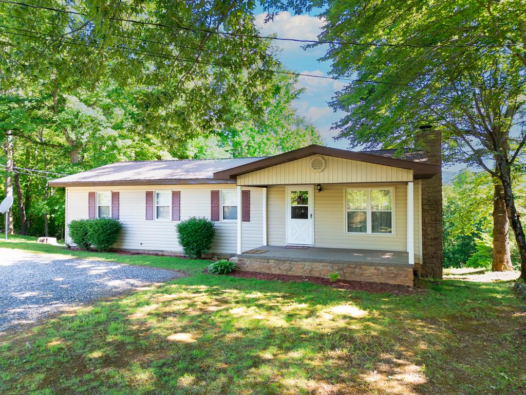 Whittier, North Carolina 28789, 4 Bedrooms Bedrooms, ,2 BathroomsBathrooms,Residential,For Sale,9000