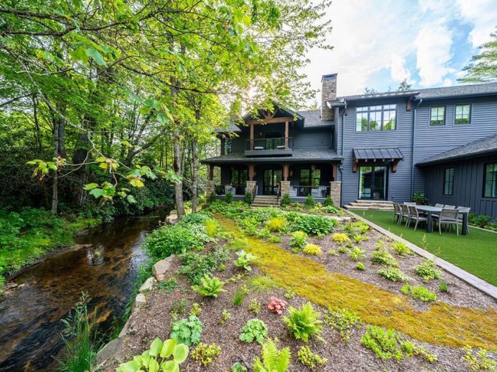 Highlands, North Carolina 28741, 7 Bedrooms Bedrooms, ,7.5 BathroomsBathrooms,Residential,For Sale,9042