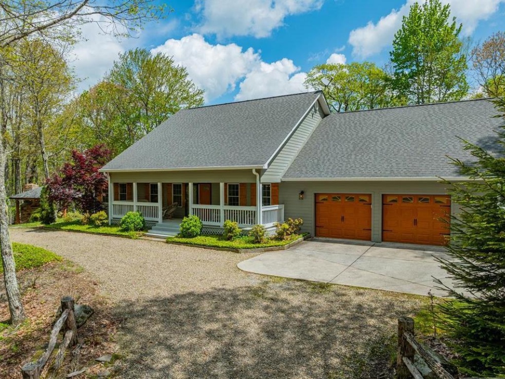 Glenville, North Carolina 28736, 3 Bedrooms Bedrooms, ,2.5 BathroomsBathrooms,Residential,For Sale,9050