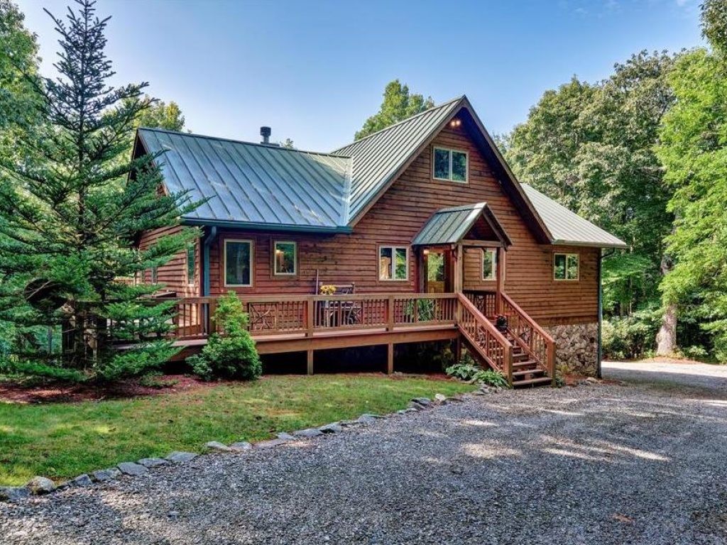 Glenville, North Carolina 28736, 3 Bedrooms Bedrooms, ,3 BathroomsBathrooms,Residential,For Sale,9393