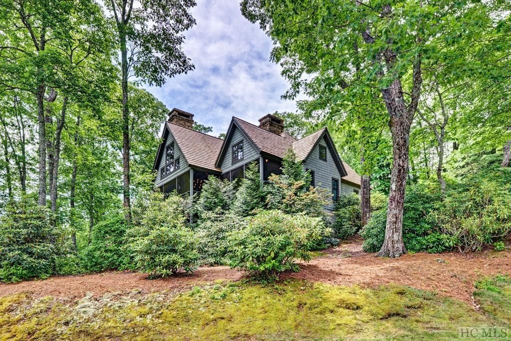 Highlands, North Carolina 28741, 4 Bedrooms Bedrooms, ,4.5 BathroomsBathrooms,Residential,For Sale,9664