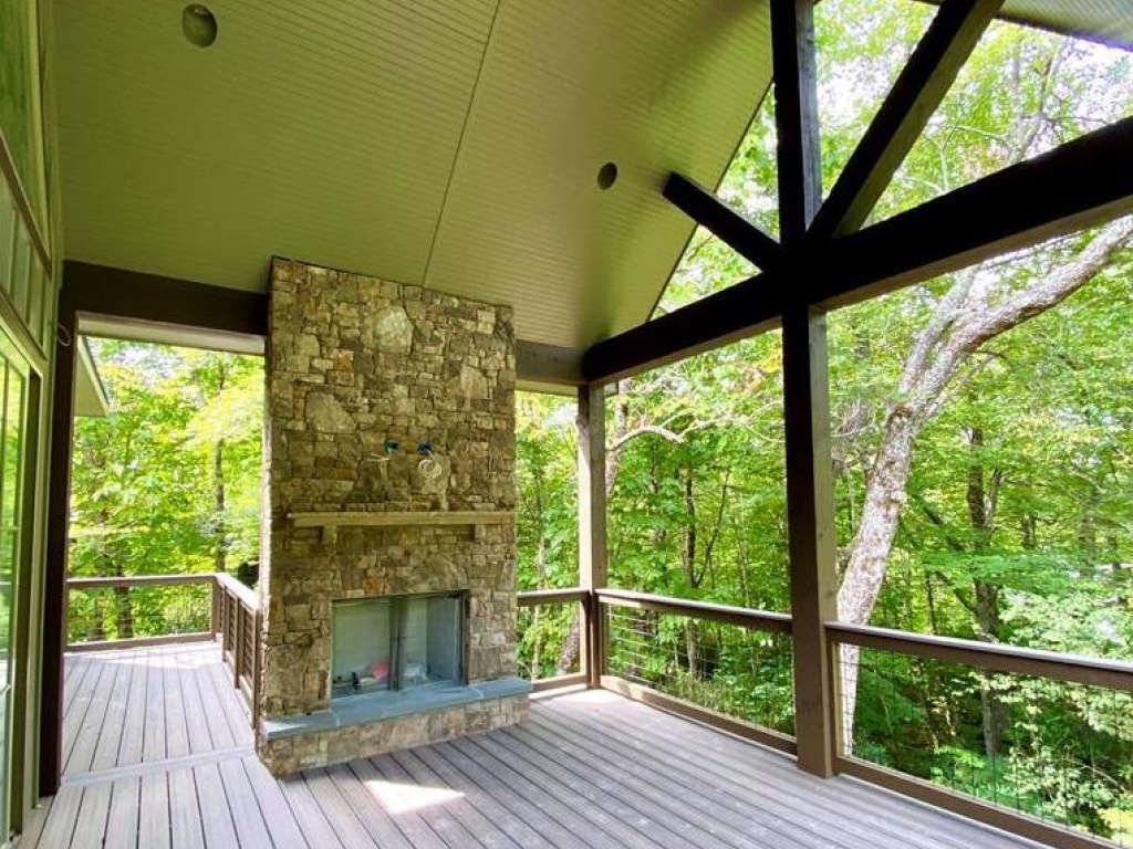 Highlands, North Carolina 28741, 3 Bedrooms Bedrooms, ,3.5 BathroomsBathrooms,Residential,For Sale,9666