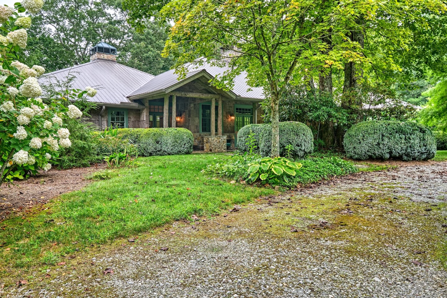 Highlands, North Carolina 28741, 4 Bedrooms Bedrooms, ,5.5 BathroomsBathrooms,Residential,For Sale,9676
