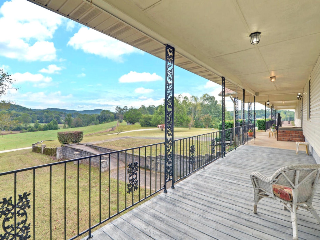 Clarkesville, Georgia 30523, 3 Bedrooms Bedrooms, ,2 BathroomsBathrooms,Residential,For Sale,9728