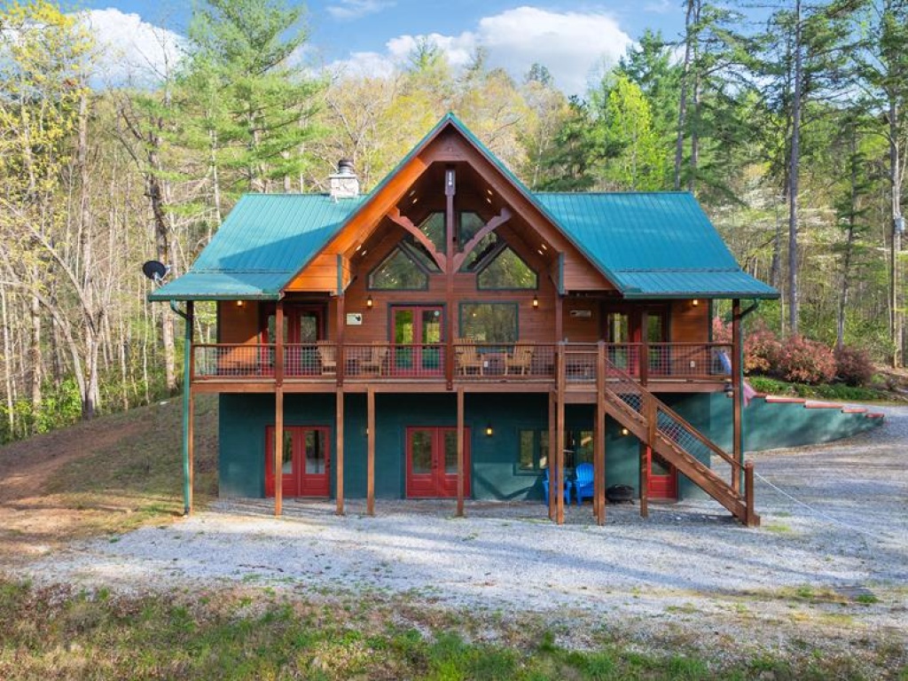 Franklin, North Carolina 28734, 2 Bedrooms Bedrooms, ,4 BathroomsBathrooms,Residential,For Sale,10131