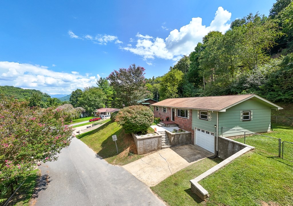 Bryson City, North Carolina 28713, 3 Bedrooms Bedrooms, ,2 BathroomsBathrooms,Residential,For Sale,10152