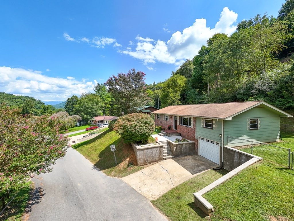 Bryson City, North Carolina 28713, 3 Bedrooms Bedrooms, ,2 BathroomsBathrooms,Residential,For Sale,10152