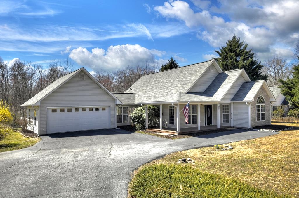 Blue Ridge, Georgia 30513, 3 Bedrooms Bedrooms, ,2 BathroomsBathrooms,Residential,For Sale,10355