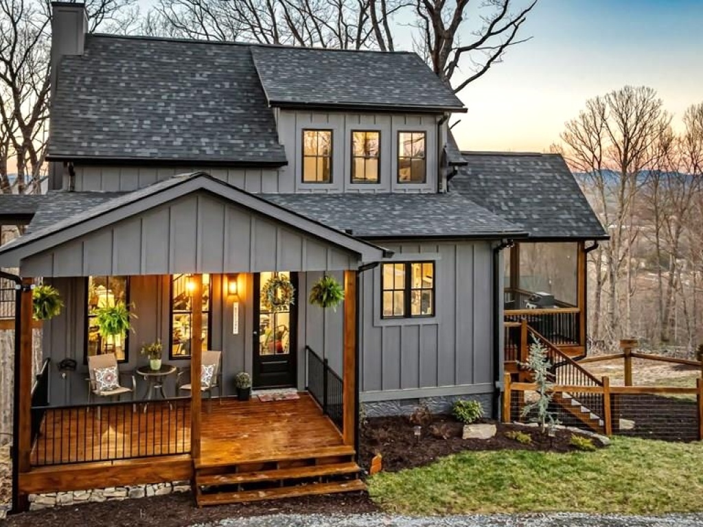 Blue Ridge, Georgia 30513, 3 Bedrooms Bedrooms, ,2 BathroomsBathrooms,Residential,For Sale,10360