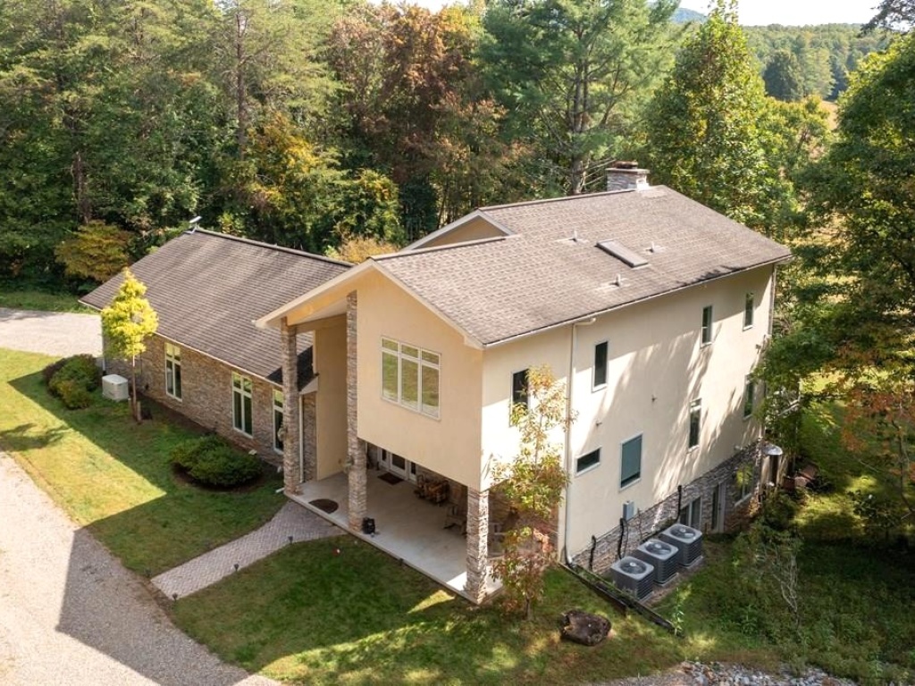 Murphy, North Carolina 28906, 3 Bedrooms Bedrooms, ,4.5 BathroomsBathrooms,Residential,For Sale,10379