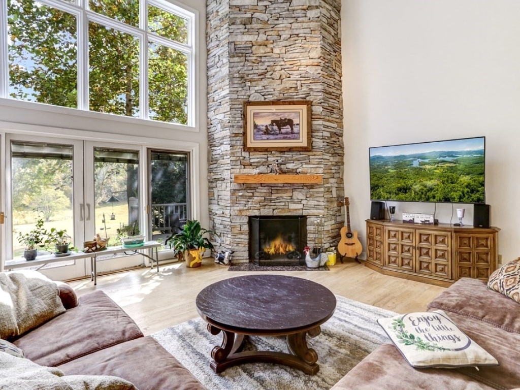 Murphy, North Carolina 28906, 3 Bedrooms Bedrooms, ,4.5 BathroomsBathrooms,Residential,For Sale,10379