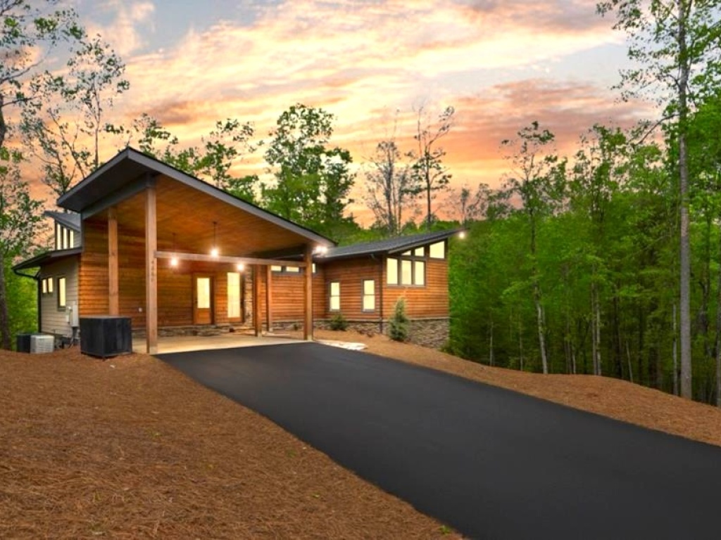 Ellijay, Georgia, 4 Bedrooms Bedrooms, ,4.5 BathroomsBathrooms,Residential,For Sale,10388