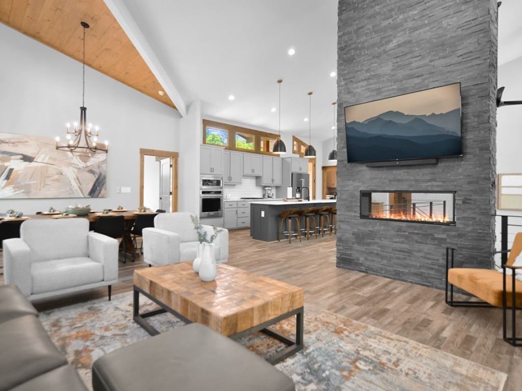 Ellijay, Georgia, 4 Bedrooms Bedrooms, ,4.5 BathroomsBathrooms,Residential,For Sale,10388