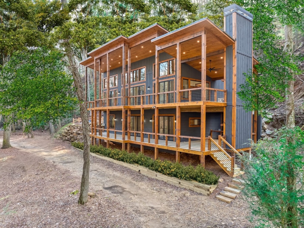 Ellijay, Georgia 30540, 4 Bedrooms Bedrooms, ,4 BathroomsBathrooms,Residential,For Sale,10390