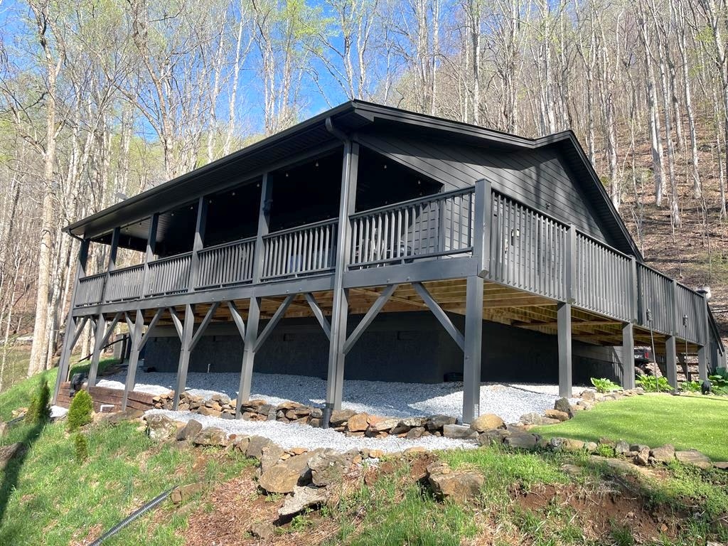 Franklin, North Carolina 28734, 2 Bedrooms Bedrooms, ,1.5 BathroomsBathrooms,Residential,For Sale,10391
