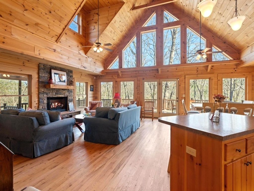 Franklin, North Carolina 28734, 4 Bedrooms Bedrooms, ,4 BathroomsBathrooms,Residential,For Sale,10393