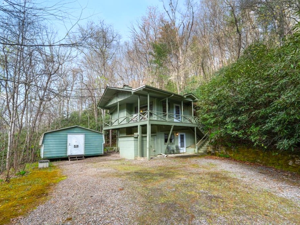 Franklin, North Carolina 28734, 2 Bedrooms Bedrooms, ,2 BathroomsBathrooms,Residential,For Sale,10396