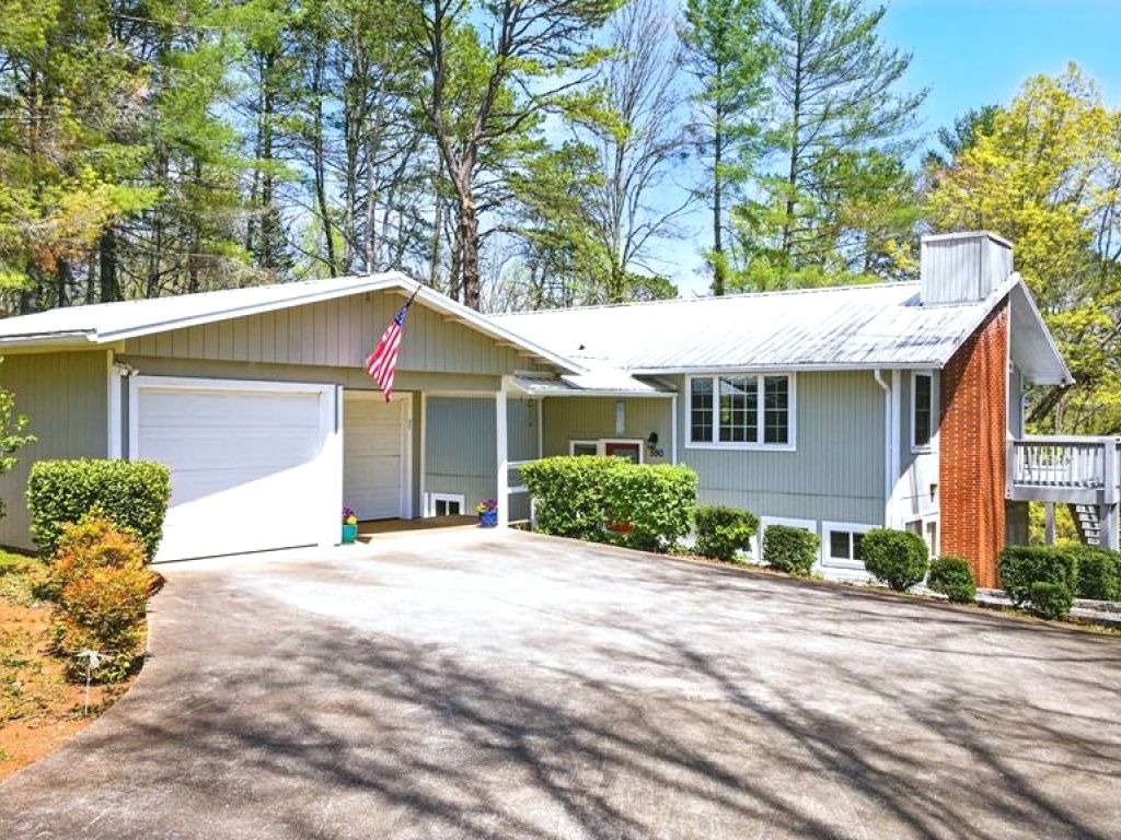 Franklin, North Carolina 28734, 4 Bedrooms Bedrooms, ,2 BathroomsBathrooms,Residential,For Sale,10400