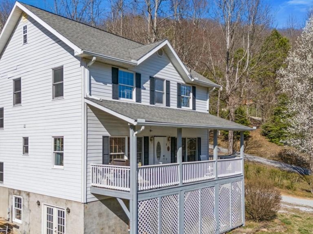 Franklin, North Carolina 28734, 5 Bedrooms Bedrooms, ,3.5 BathroomsBathrooms,Residential,For Sale,10404