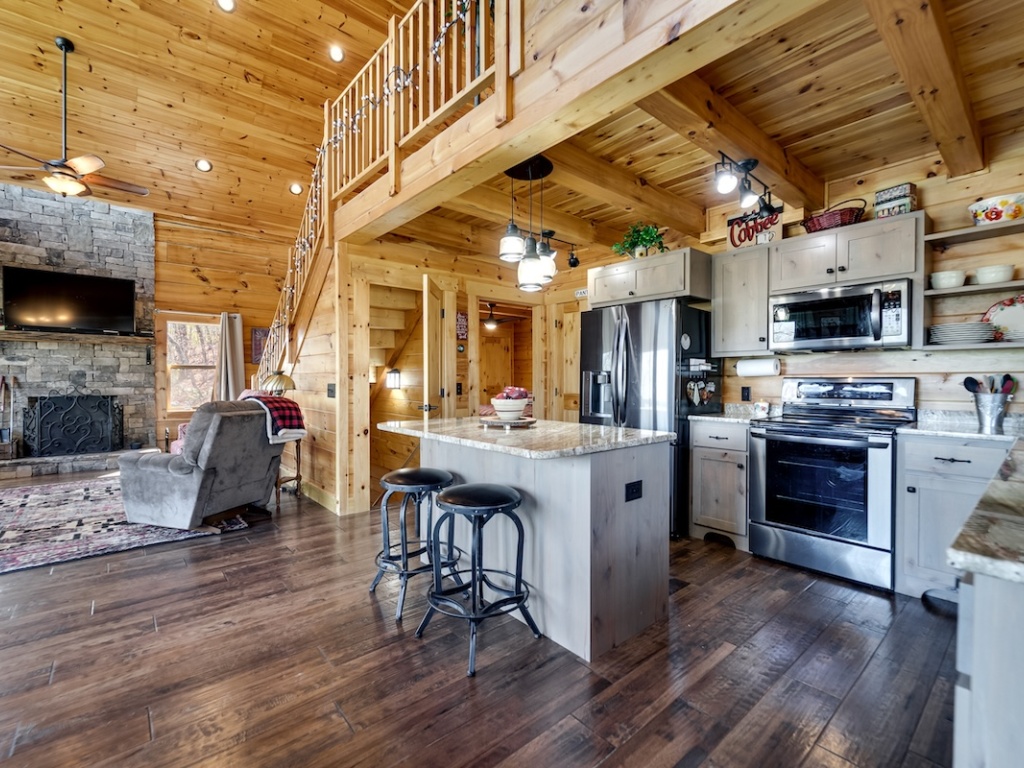 Franklin, North Carolina 28734, 2 Bedrooms Bedrooms, ,2 BathroomsBathrooms,Residential,For Sale,10406