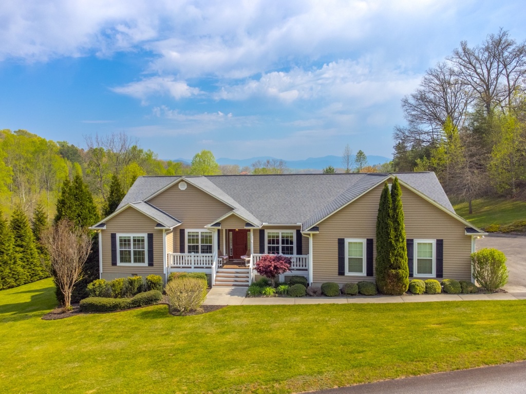Franklin, North Carolina 28734, 3 Bedrooms Bedrooms, ,2 BathroomsBathrooms,Residential,For Sale,10408
