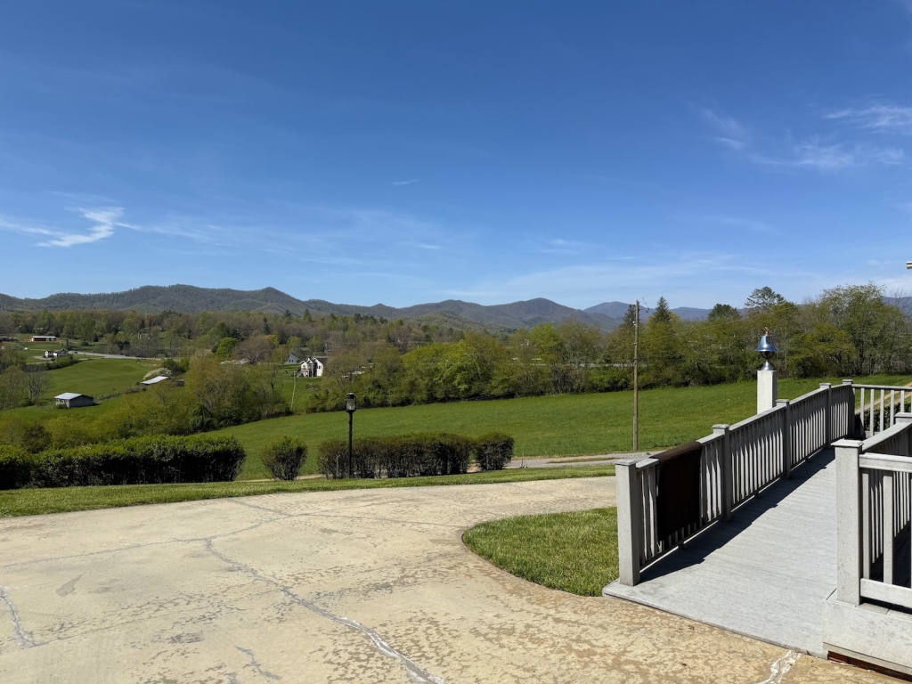 Franklin, North Carolina 28734, 3 Bedrooms Bedrooms, ,3 BathroomsBathrooms,Residential,For Sale,10418