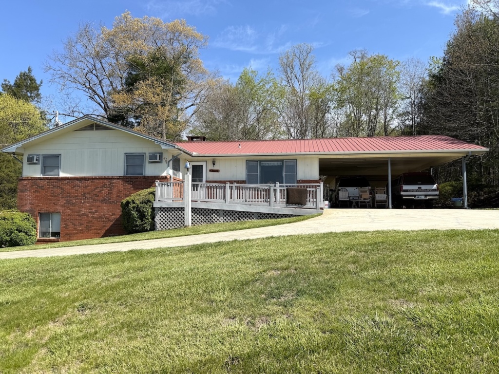 Franklin, North Carolina 28734, 3 Bedrooms Bedrooms, ,3 BathroomsBathrooms,Residential,For Sale,10418