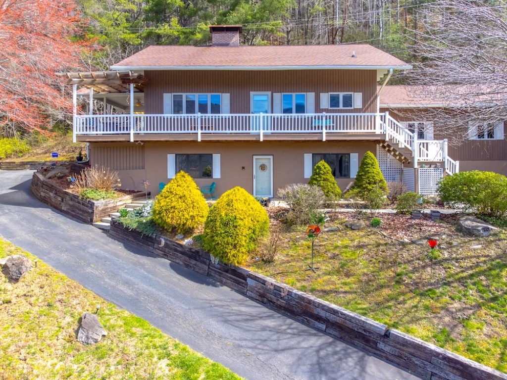 Franklin, North Carolina 28734, 3 Bedrooms Bedrooms, ,2 BathroomsBathrooms,Residential,For Sale,10419