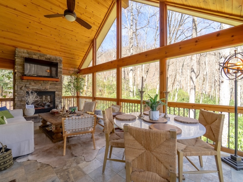 Franklin, North Carolina 28734, 3 Bedrooms Bedrooms, ,3.5 BathroomsBathrooms,Residential,For Sale,10420