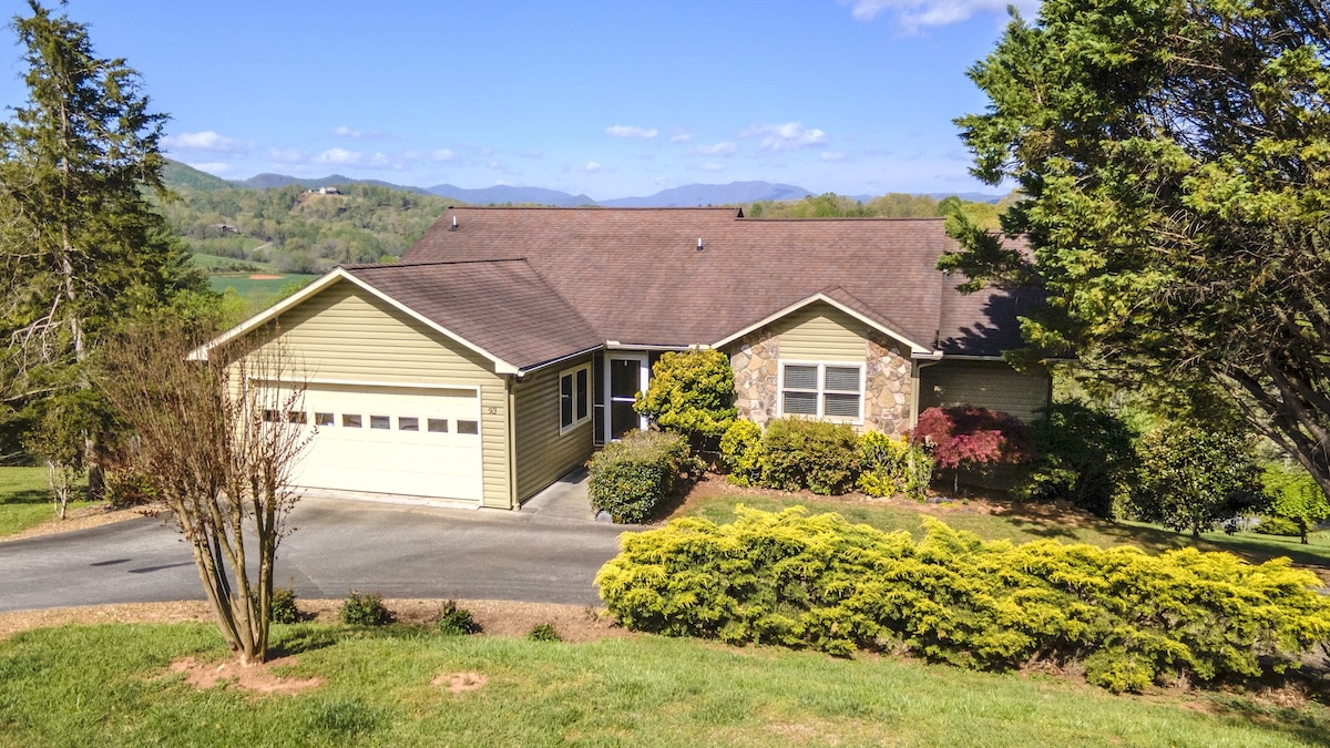 Franklin, North Carolina 28734, 3 Bedrooms Bedrooms, ,3 BathroomsBathrooms,Residential,For Sale,10428