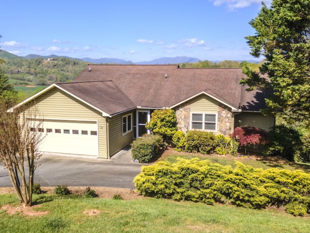 Franklin, North Carolina 28734, 3 Bedrooms Bedrooms, ,3 BathroomsBathrooms,Residential,For Sale,10428