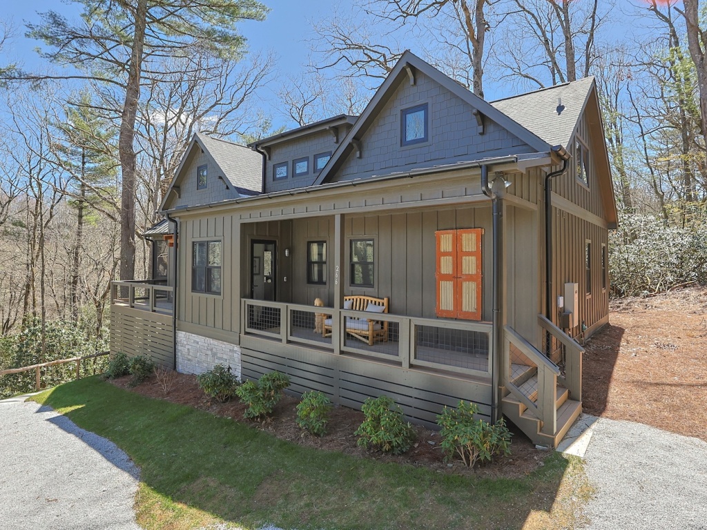 Highlands, North Carolina 28741, 4 Bedrooms Bedrooms, ,5.5 BathroomsBathrooms,Residential,For Sale,10434