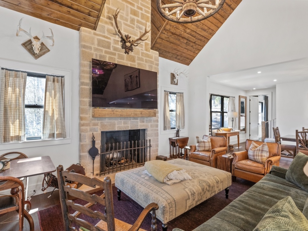 Highlands, North Carolina 28741, 4 Bedrooms Bedrooms, ,5.5 BathroomsBathrooms,Residential,For Sale,10434