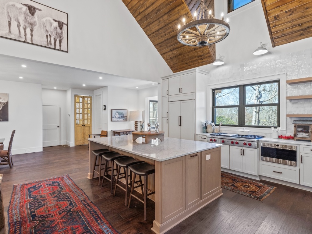 Highlands, North Carolina 28741, 4 Bedrooms Bedrooms, ,5.5 BathroomsBathrooms,Residential,For Sale,10434
