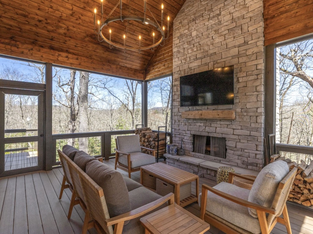 Highlands, North Carolina 28741, 4 Bedrooms Bedrooms, ,5.5 BathroomsBathrooms,Residential,For Sale,10434