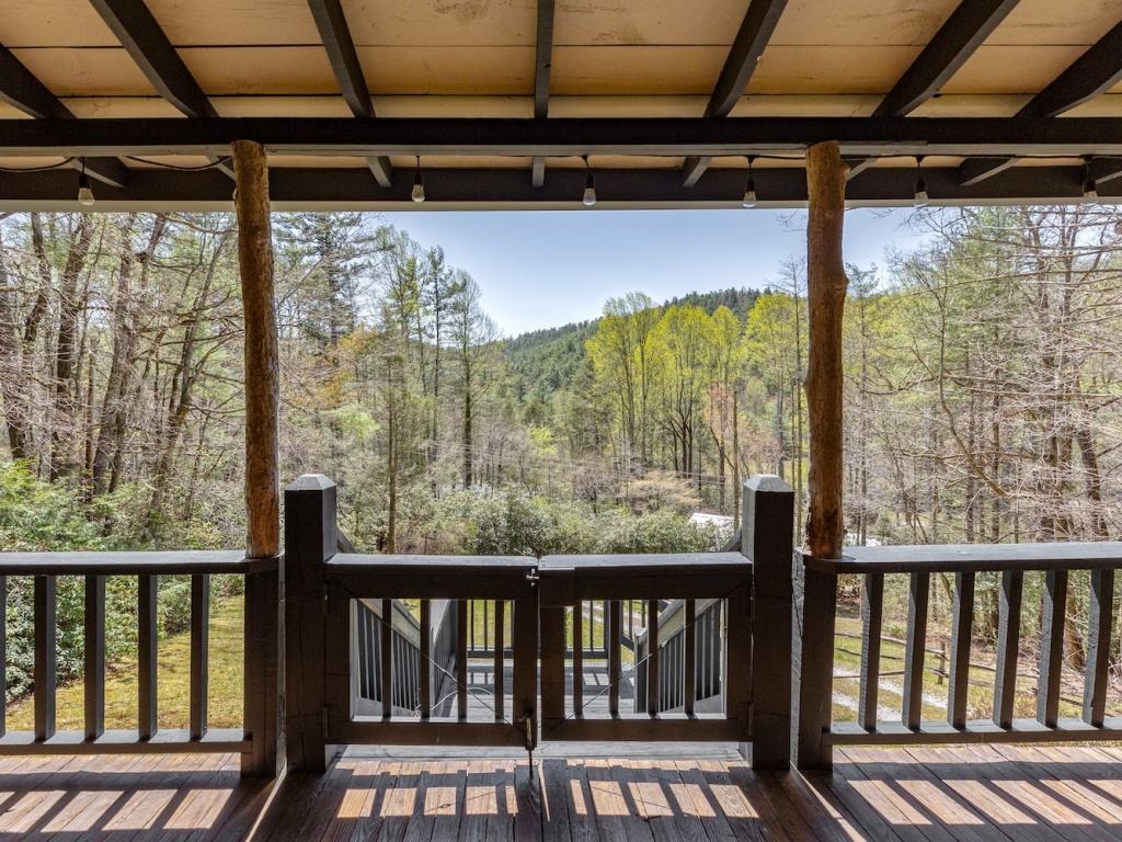 Highlands, North Carolina 28741, 2 Bedrooms Bedrooms, ,2 BathroomsBathrooms,Residential,For Sale,10435