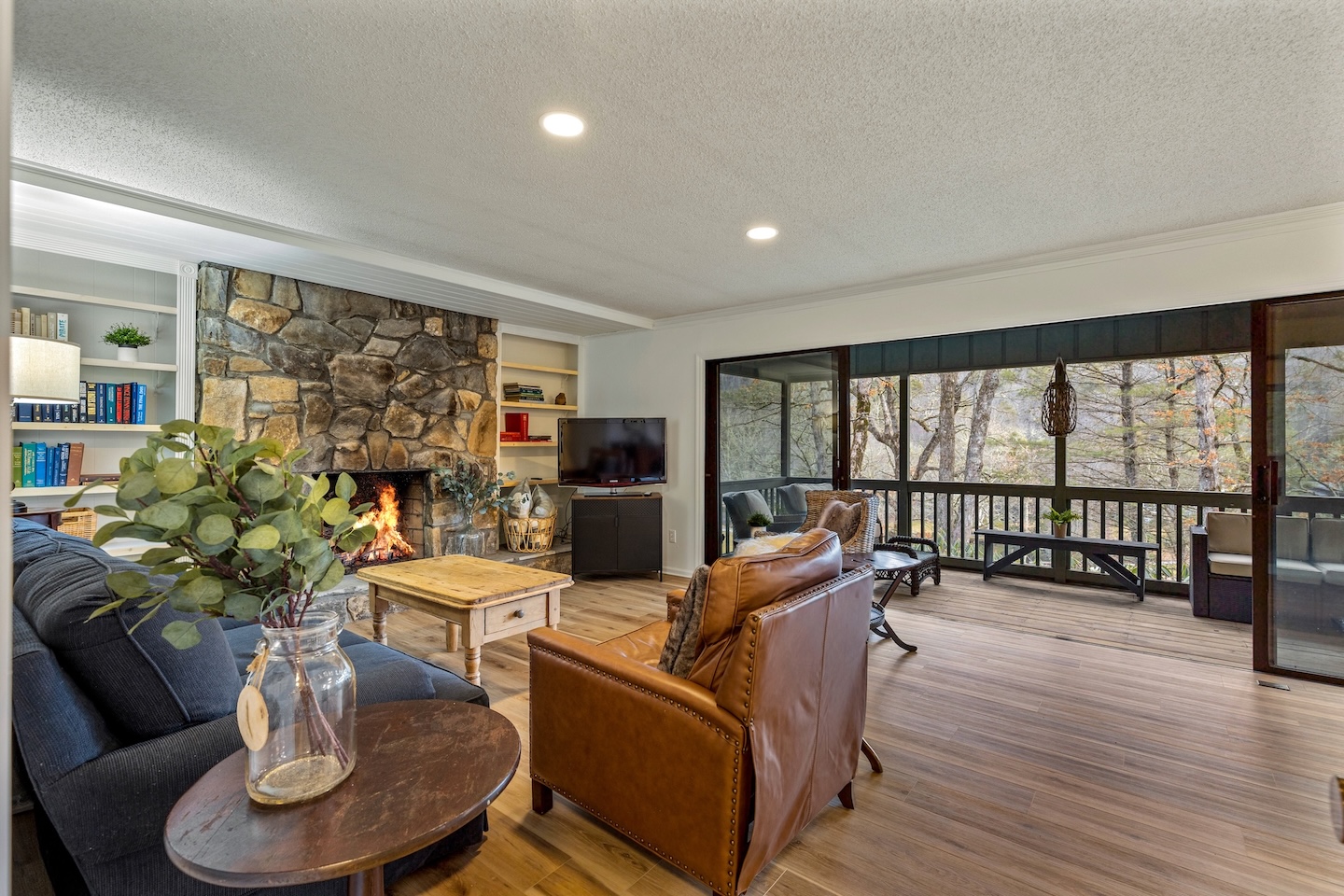Highlands, North Carolina 28741, 2 Bedrooms Bedrooms, ,2 BathroomsBathrooms,Residential,For Sale,10436
