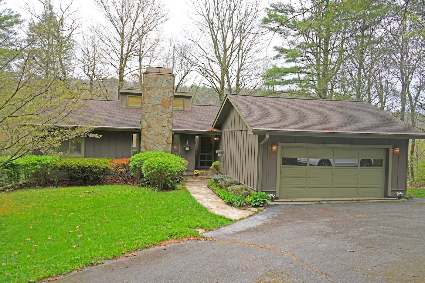 Highlands, North Carolina 28741, 4 Bedrooms Bedrooms, ,3 BathroomsBathrooms,Residential,For Sale,10437