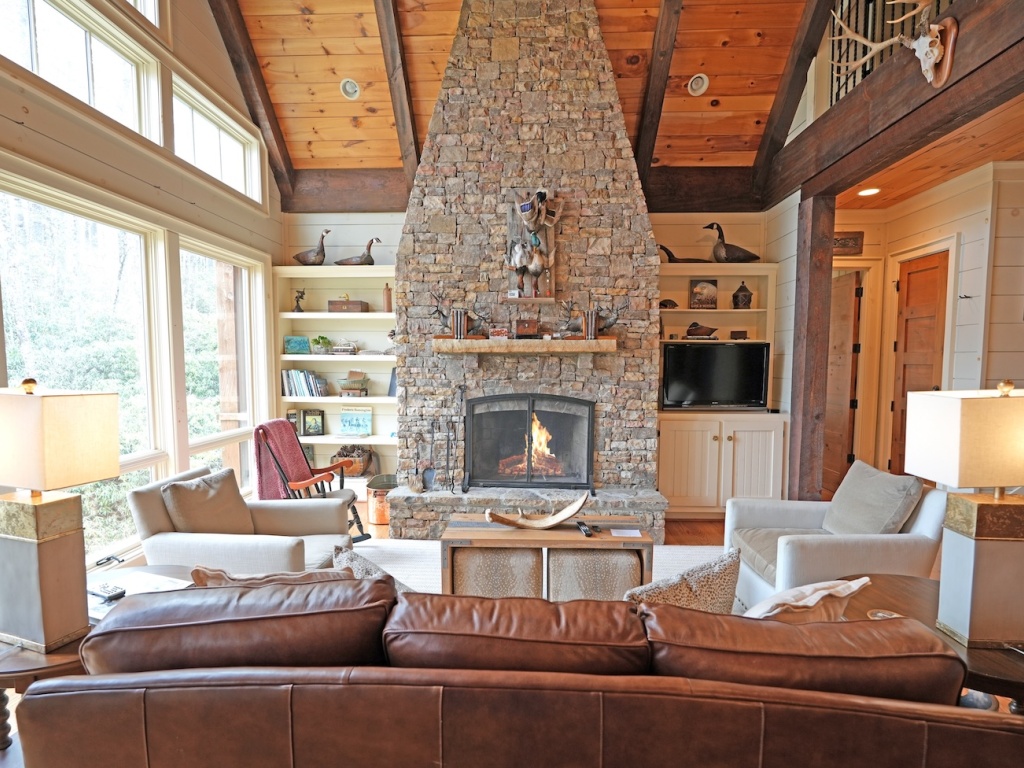 Highlands, North Carolina 28741, 4 Bedrooms Bedrooms, ,4 BathroomsBathrooms,Residential,For Sale,10439
