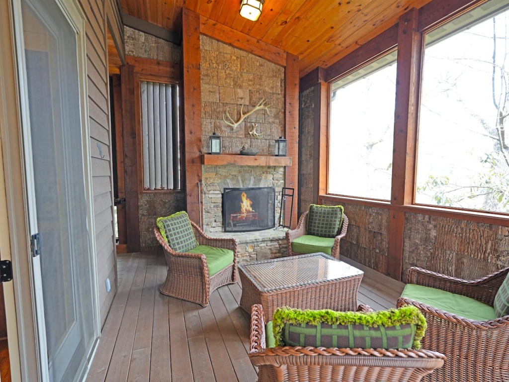 Highlands, North Carolina 28741, 4 Bedrooms Bedrooms, ,4 BathroomsBathrooms,Residential,For Sale,10439