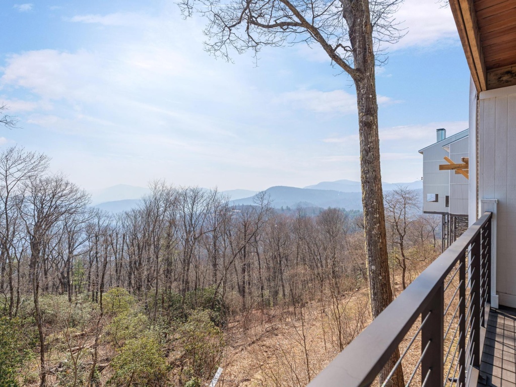 Highlands, North Carolina 28741, 2 Bedrooms Bedrooms, ,2.5 BathroomsBathrooms,Residential,For Sale,10443
