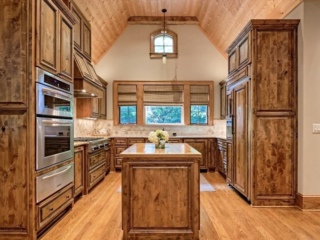 Highlands, North Carolina 28741, 4 Bedrooms Bedrooms, ,4.5 BathroomsBathrooms,Residential,For Sale,10444