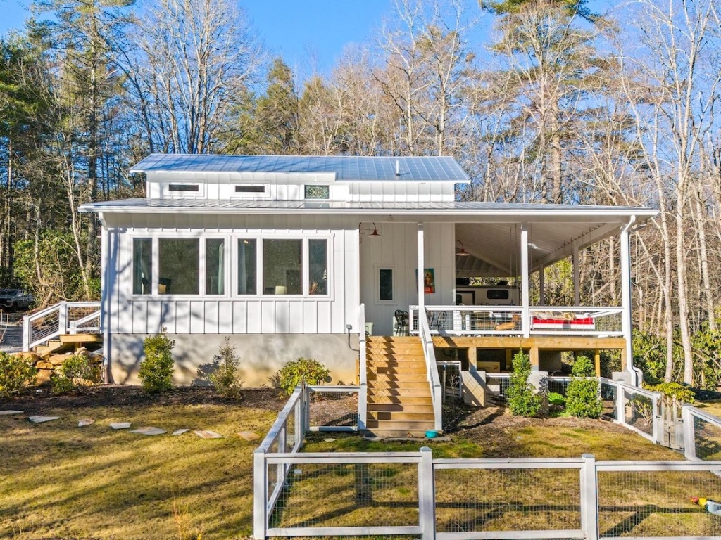 Cullowhee, North Carolina 28723, 2 Bedrooms Bedrooms, ,2 BathroomsBathrooms,Residential,For Sale,10445