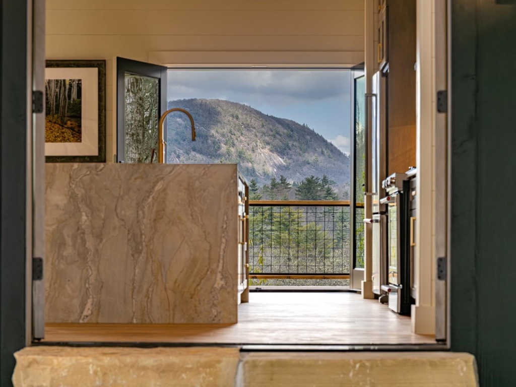 Highlands, North Carolina 28741, 2 Bedrooms Bedrooms, ,2.5 BathroomsBathrooms,Residential,For Sale,10446